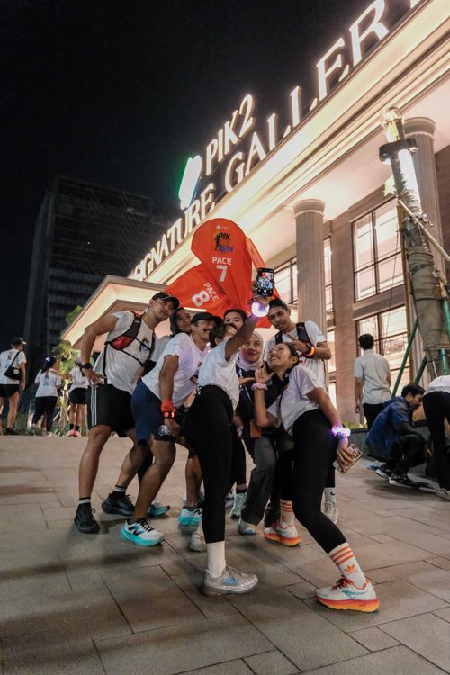 Race photo from PIK NITE RUN VIBES