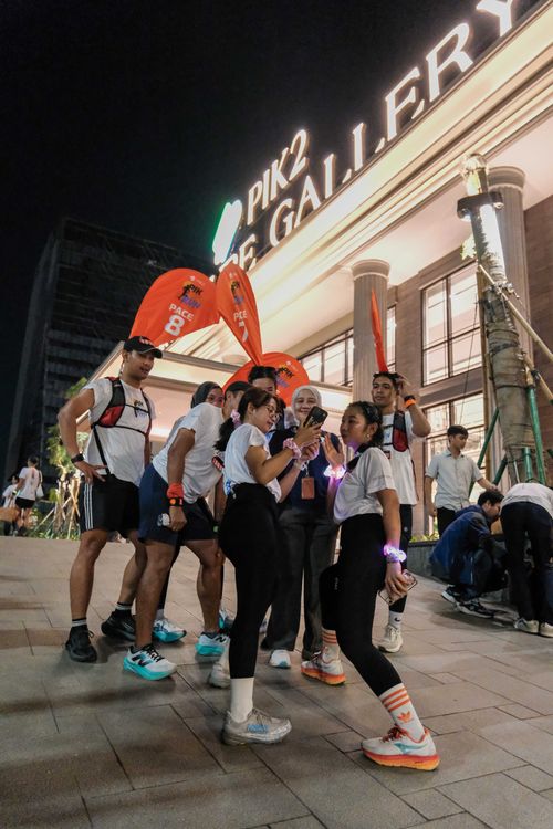 Race photo from PIK NITE RUN VIBES