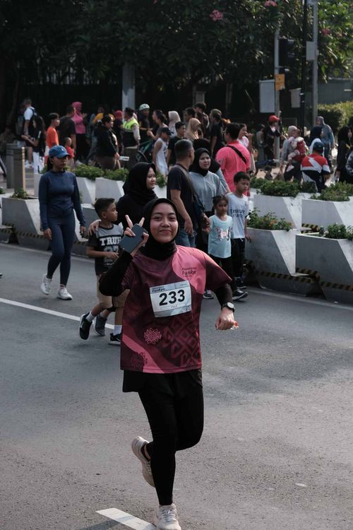 Race photo from Assurance Fun Run 2024