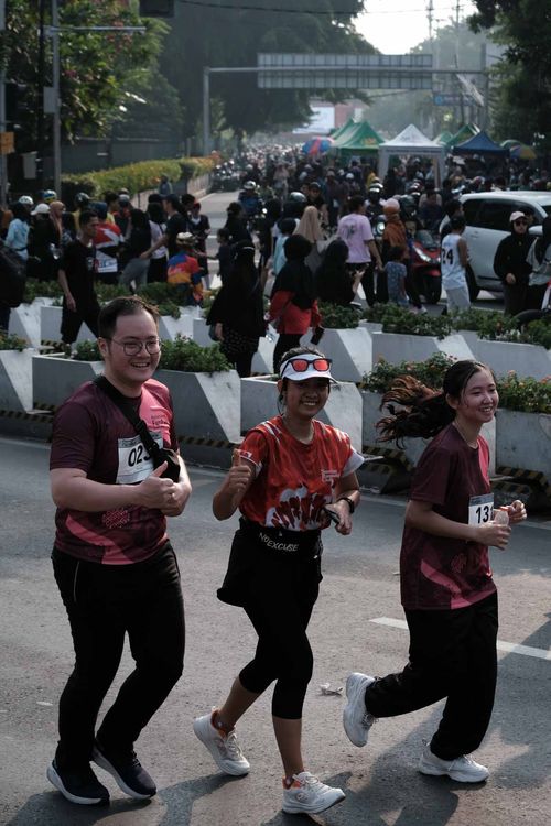 Race photo from Assurance Fun Run 2024