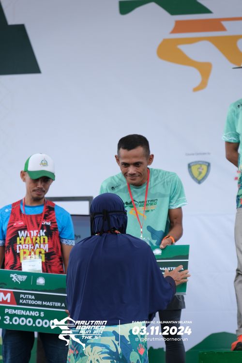 Race photo from Arutmin Borneo Run 2024