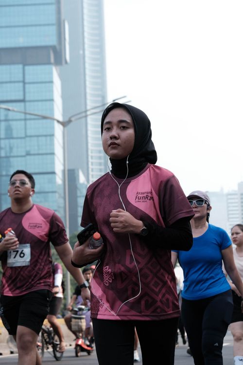 Race photo from Assurance Fun Run 2024
