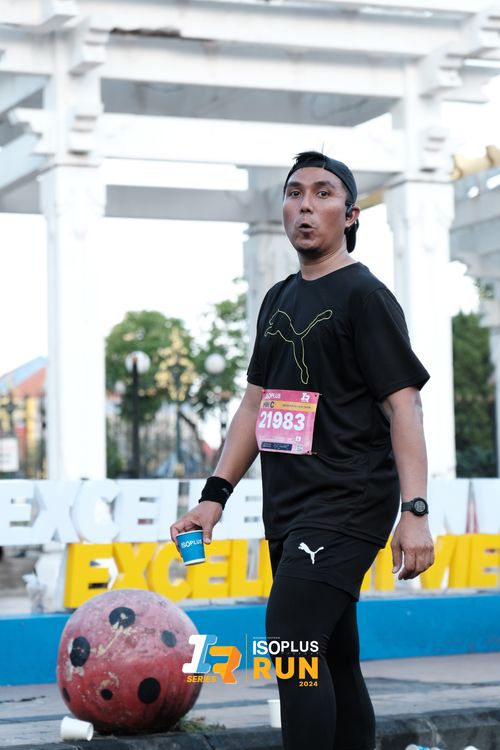 Race photo from Isoplus Run 2024 Surabaya