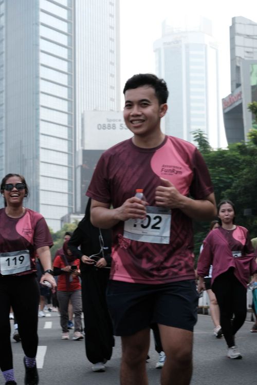 Race photo from Assurance Fun Run 2024