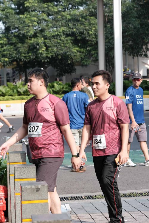 Race photo from Assurance Fun Run 2024
