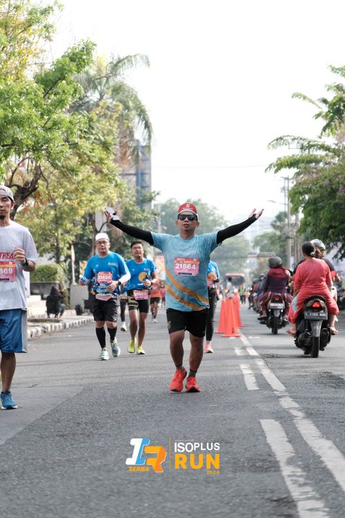 Race photo from Isoplus Run 2024 Surabaya