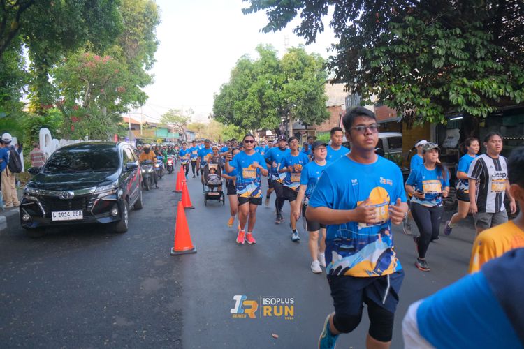 Race photo from Isoplus Run 2024 Surabaya