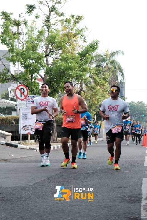 Race photo from Isoplus Run 2024 Surabaya