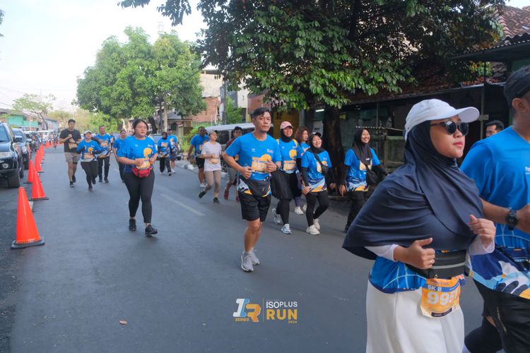 Race photo from Isoplus Run 2024 Surabaya