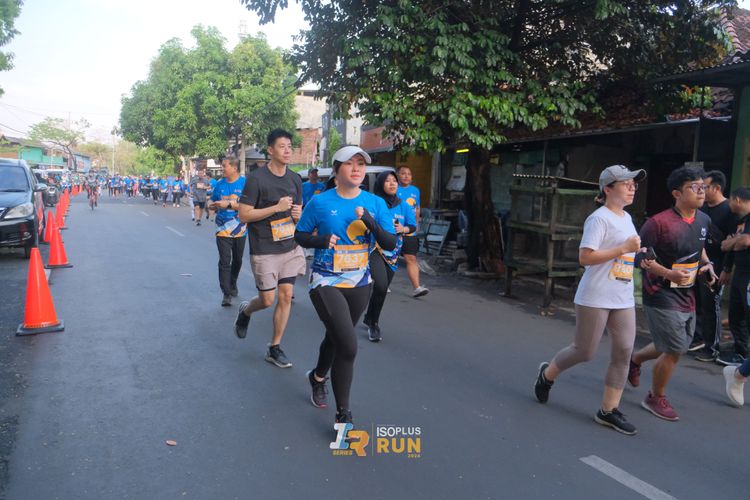 Race photo from Isoplus Run 2024 Surabaya