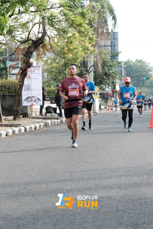Race photo from Isoplus Run 2024 Surabaya