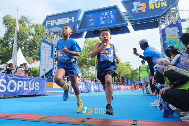Race photo from Isoplus Run 2024 Surabaya