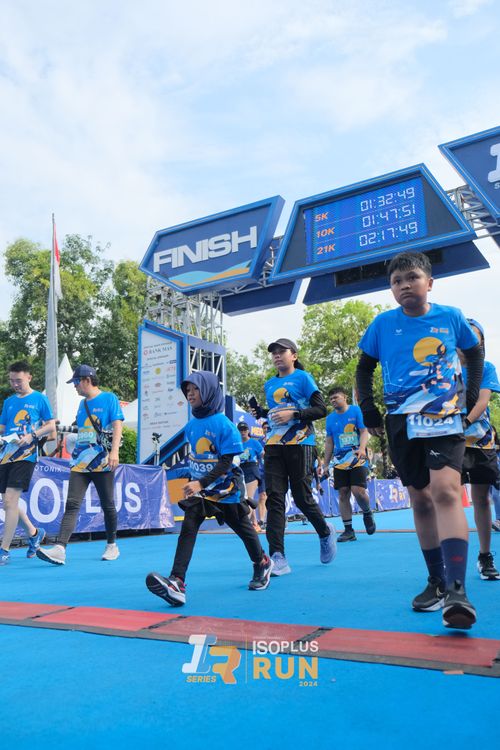 Race photo from Isoplus Run 2024 Surabaya