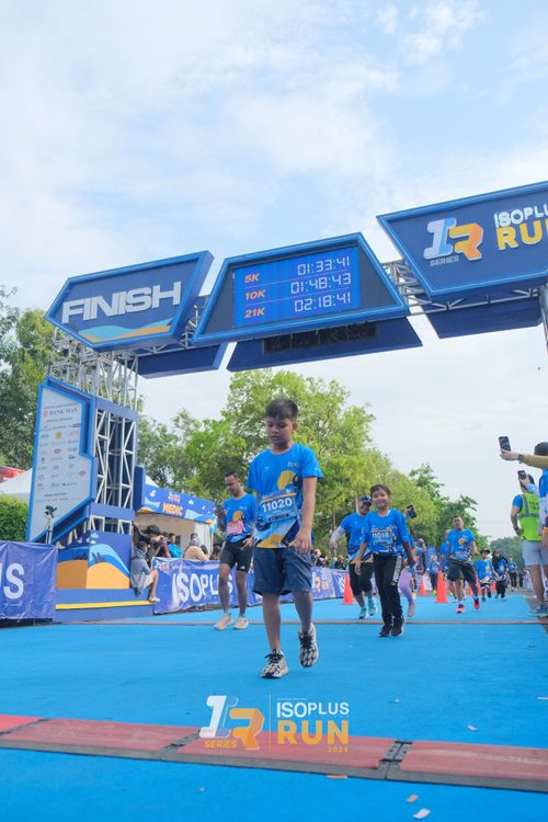 Race photo from Isoplus Run 2024 Surabaya