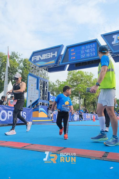 Race photo from Isoplus Run 2024 Surabaya