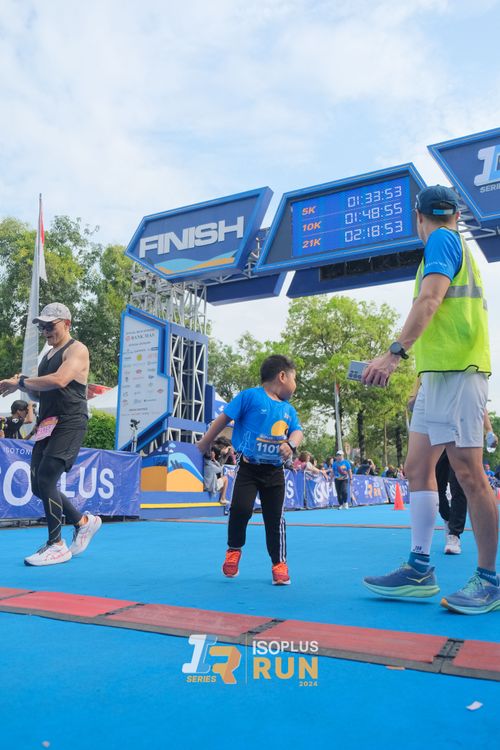 Race photo from Isoplus Run 2024 Surabaya