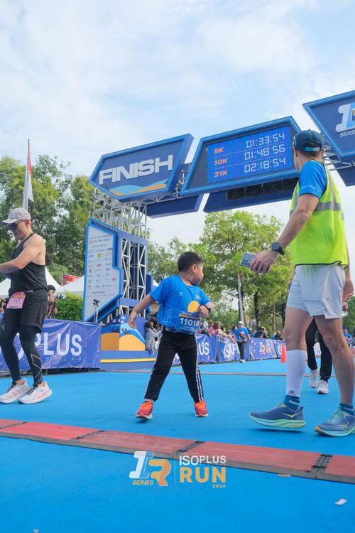Race photo from Isoplus Run 2024 Surabaya