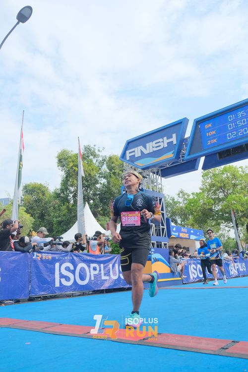 Race photo from Isoplus Run 2024 Surabaya