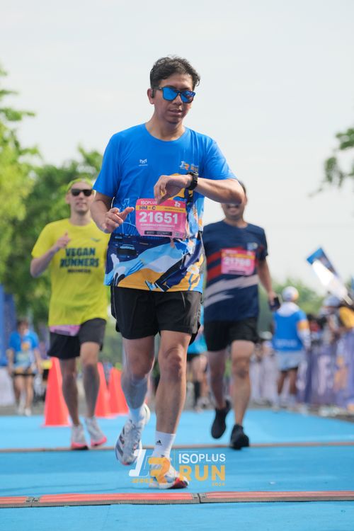 Race photo from Isoplus Run 2024 Surabaya