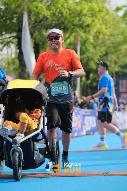 Race photo from Isoplus Run 2024 Surabaya