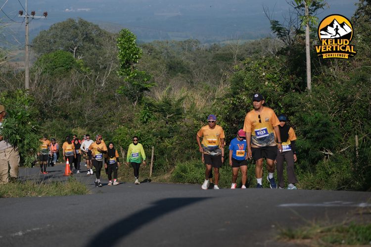 Race photo from Kelud Vertical Challenge 2024