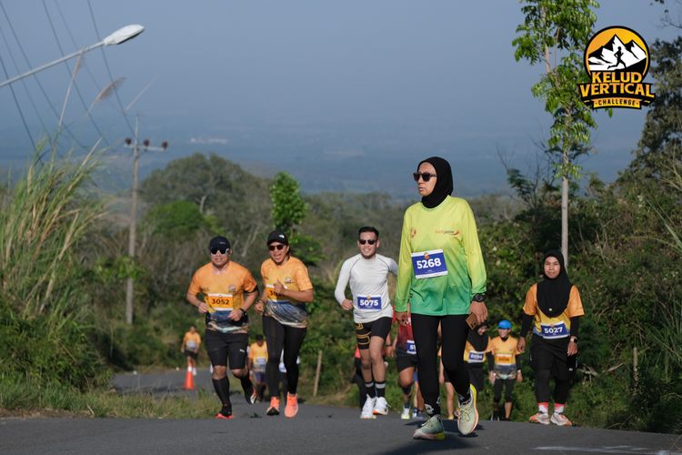 Race photo from Kelud Vertical Challenge 2024