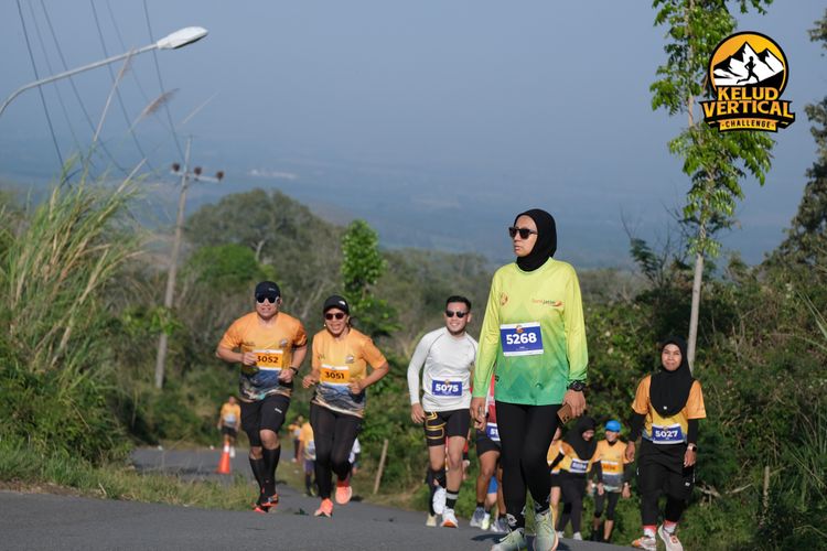 Race photo from Kelud Vertical Challenge 2024