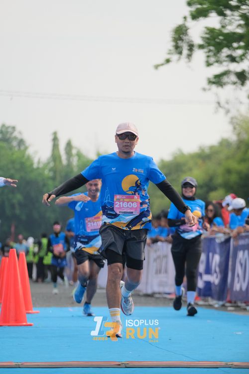 Race photo from Isoplus Run 2024 Surabaya