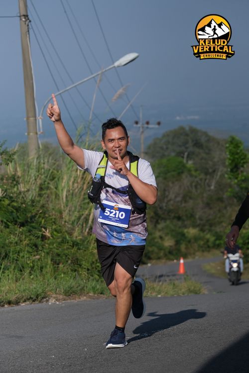 Race photo from Kelud Vertical Challenge 2024