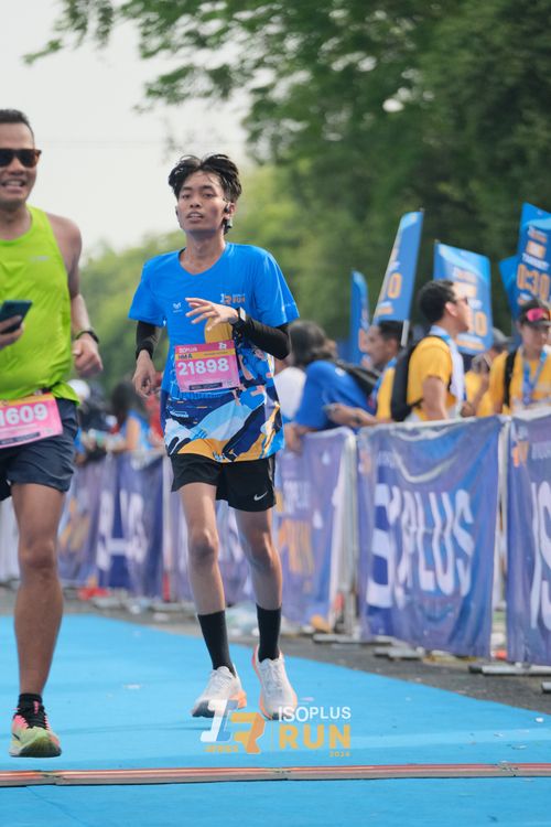 Race photo from Isoplus Run 2024 Surabaya