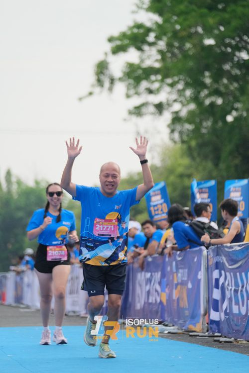 Race photo from Isoplus Run 2024 Surabaya