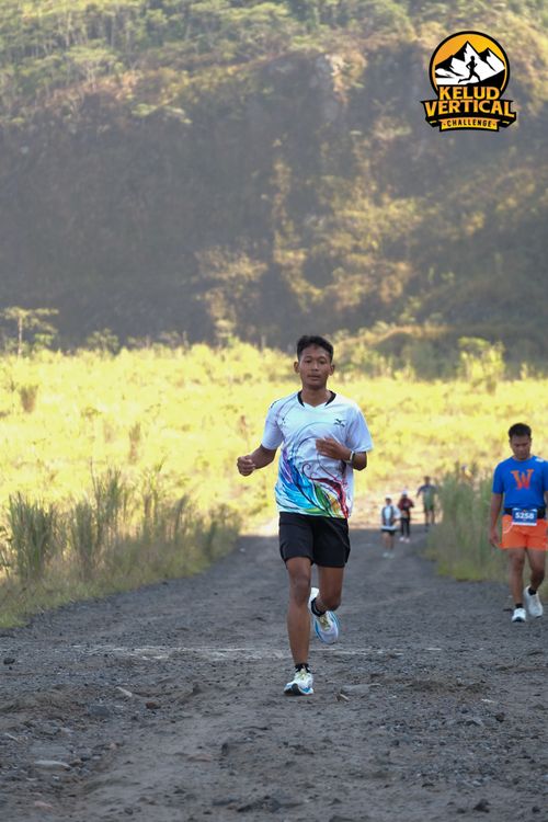 Race photo from Kelud Vertical Challenge 2024