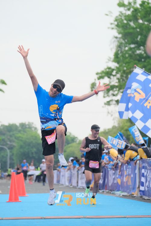 Race photo from Isoplus Run 2024 Surabaya