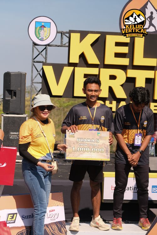 Race photo from Kelud Vertical Challenge 2024