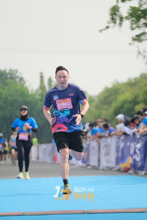 Race photo from Isoplus Run 2024 Surabaya