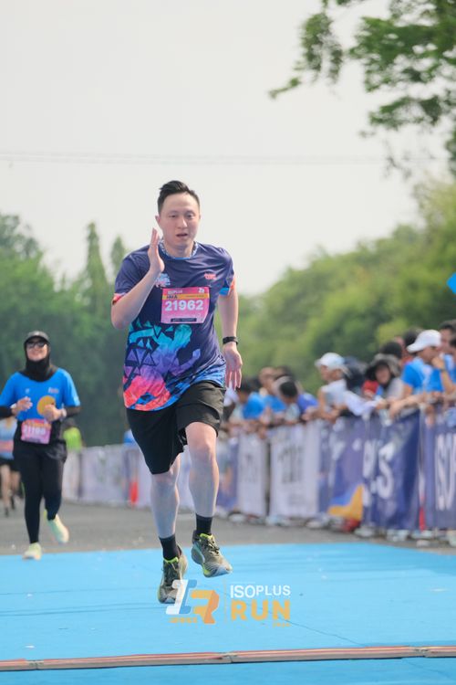 Race photo from Isoplus Run 2024 Surabaya
