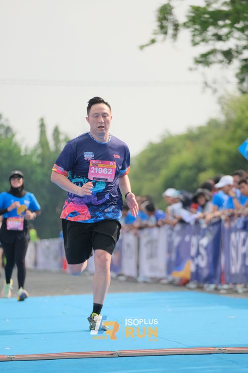 Race photo from Isoplus Run 2024 Surabaya