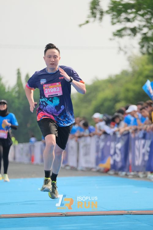Race photo from Isoplus Run 2024 Surabaya