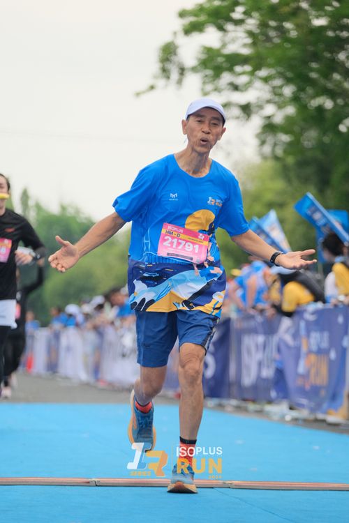 Race photo from Isoplus Run 2024 Surabaya