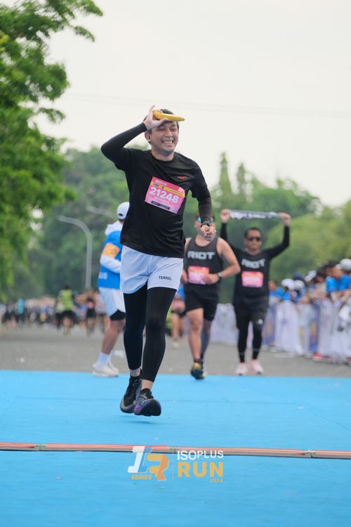 Race photo from Isoplus Run 2024 Surabaya