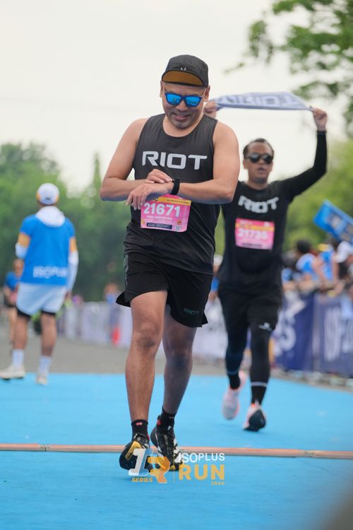 Race photo from Isoplus Run 2024 Surabaya