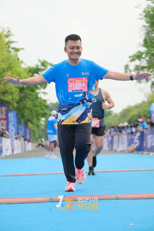 Race photo from Isoplus Run 2024 Surabaya