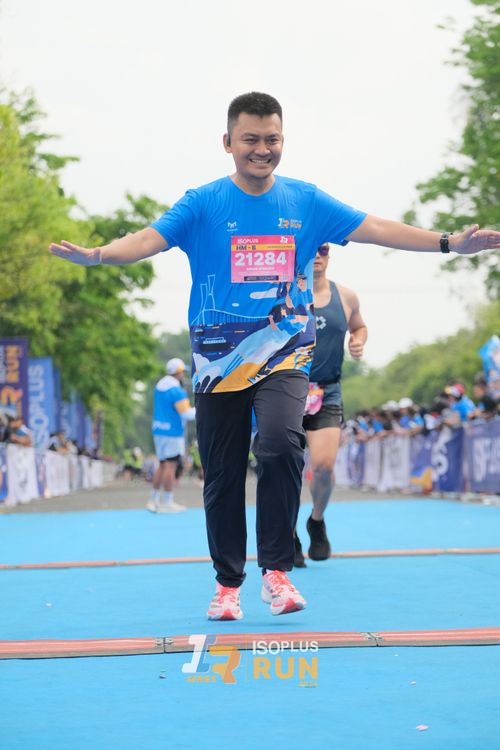 Race photo from Isoplus Run 2024 Surabaya