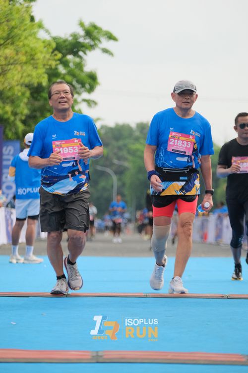 Race photo from Isoplus Run 2024 Surabaya