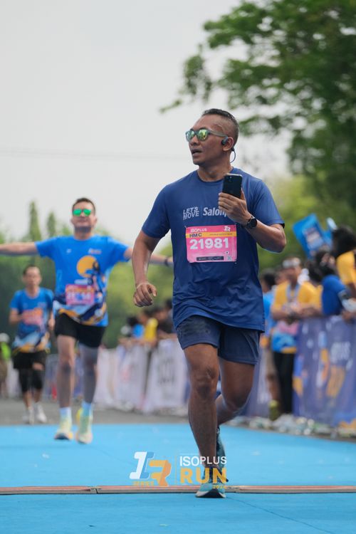 Race photo from Isoplus Run 2024 Surabaya