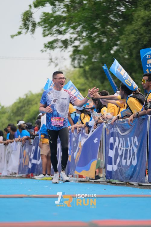 Race photo from Isoplus Run 2024 Surabaya