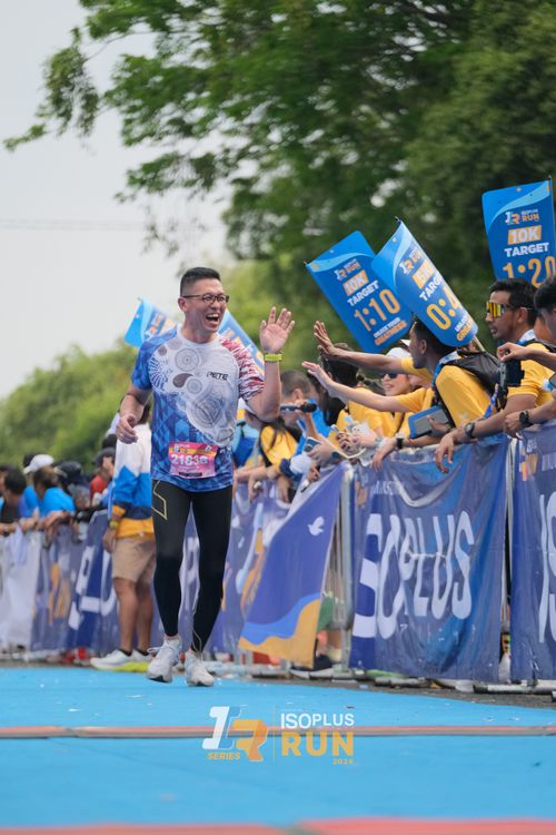 Race photo from Isoplus Run 2024 Surabaya