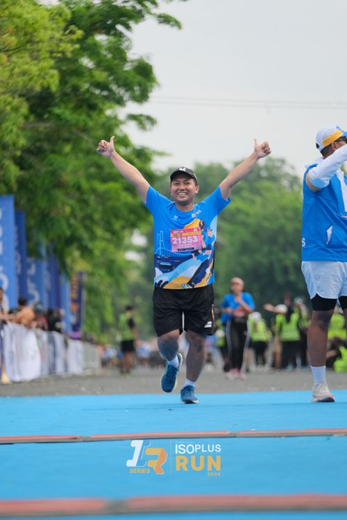 Race photo from Isoplus Run 2024 Surabaya