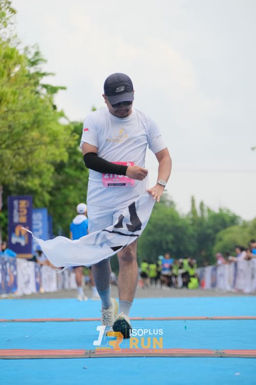 Race photo from Isoplus Run 2024 Surabaya