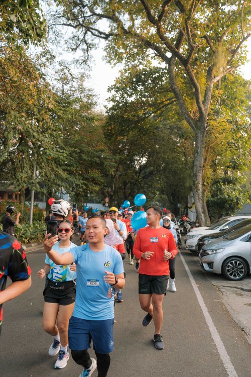 Race photo from Happy One Decade Unpad Runner
